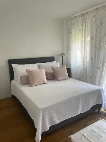 Maya Apartment Split 0*,